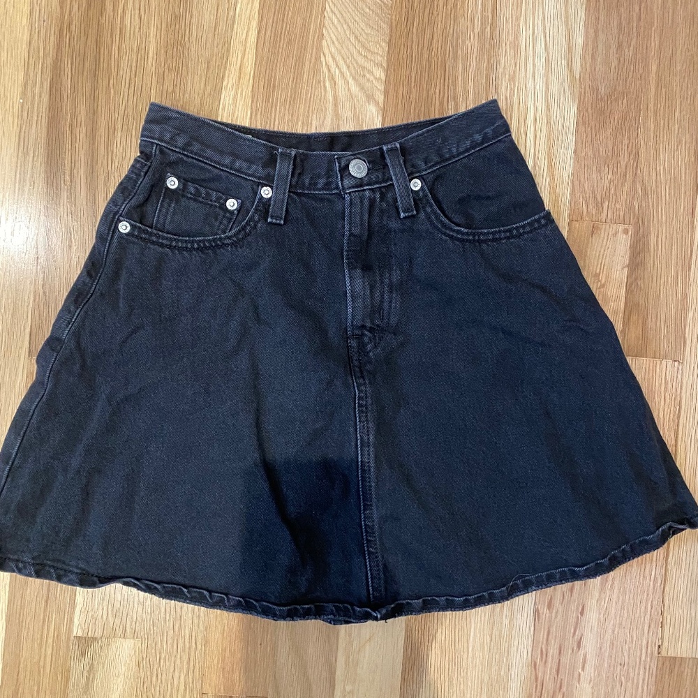 Levi’s black denim mini skirt